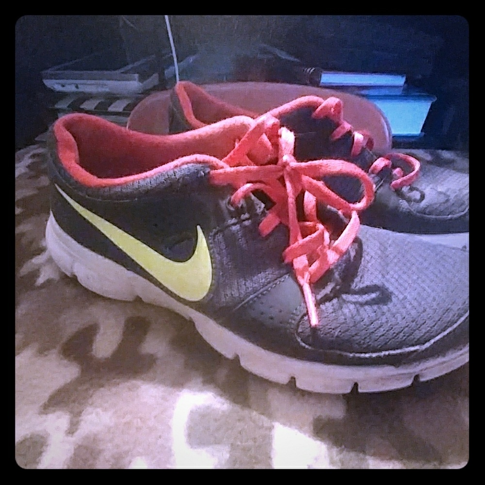 Nike tennis shoes